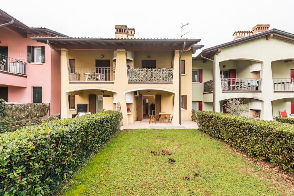 Limone Apartment - Featuring A Private Garden And Access To A Pool Barcuzzi Exterior foto